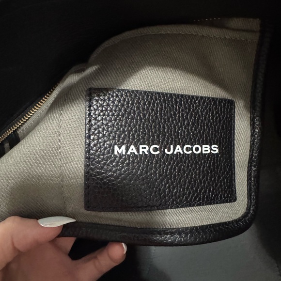 Marc Jacobs Black Tote Bag - Picture 4 of 9